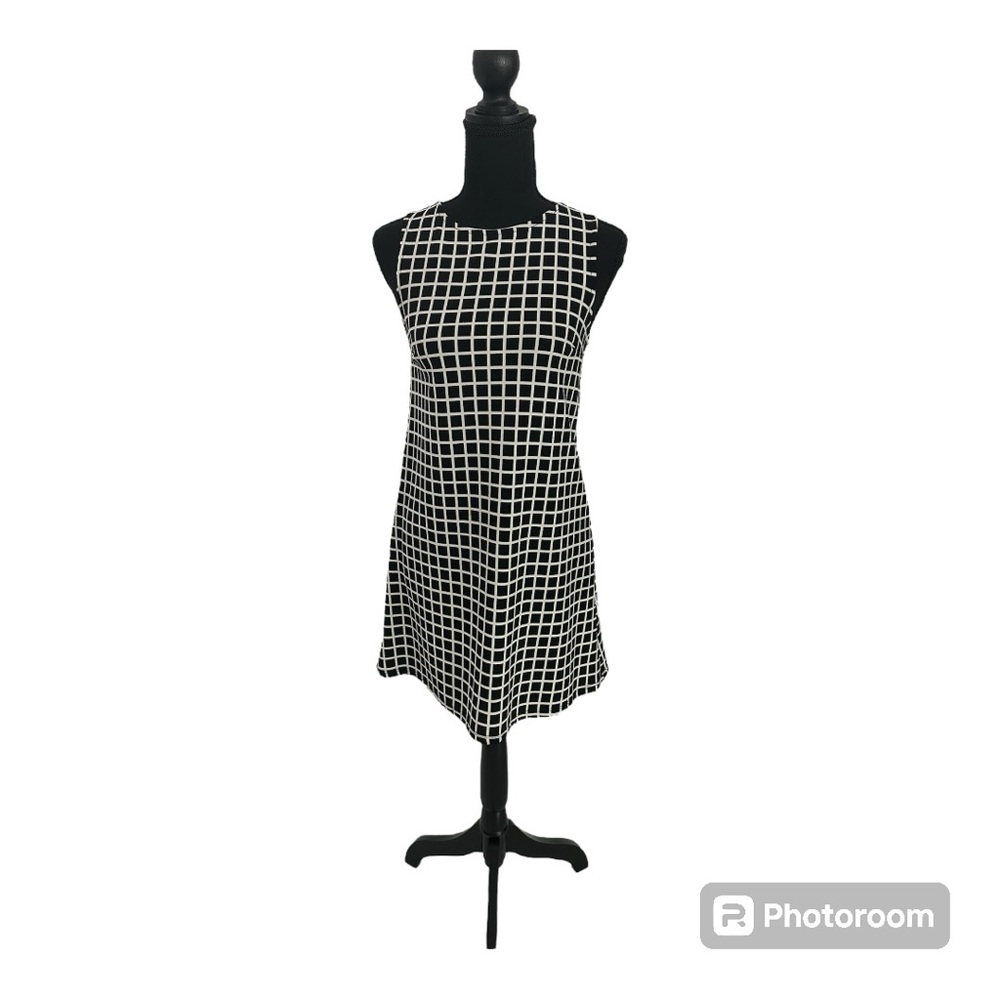 Short black and white dress